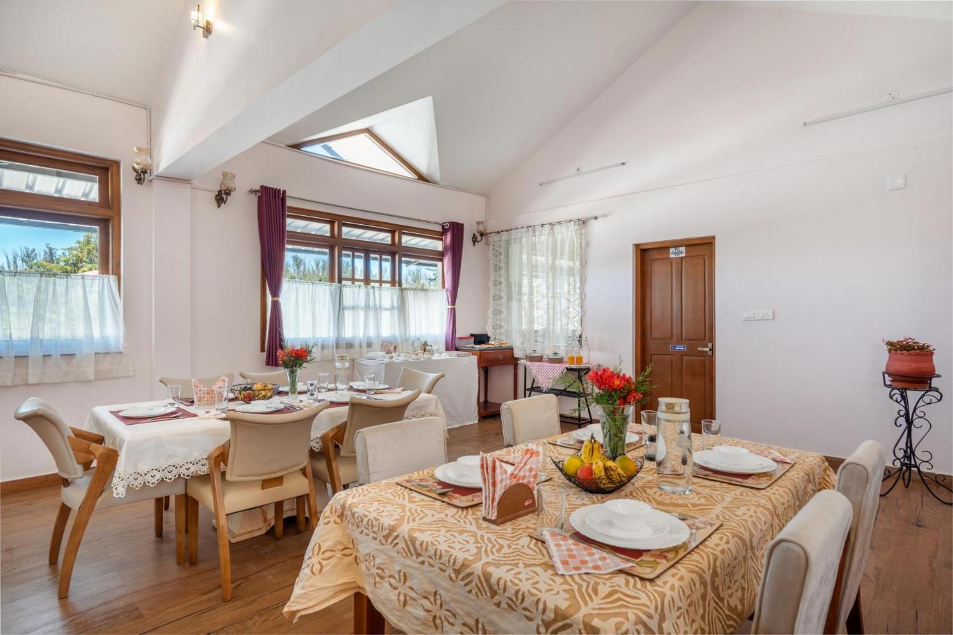 Stayvista At The West Wind 5Bhk Villa Ooty Comp Breakfast ภายนอก รูปภาพ